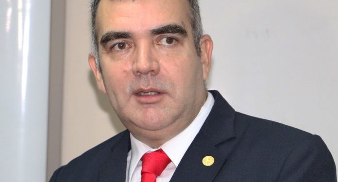 Presidente nombra a Ricardo Zárate como Ministro de Educación