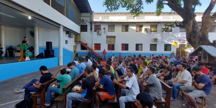 Reclusos del penal de Tacumbú recibieron charla de prevención del suicidio