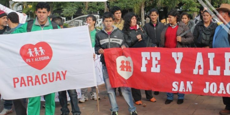 ¡Gran convocatoria! Caminata por los derechos educativos del niño y la niña