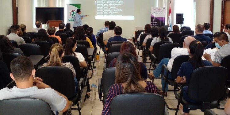 Realizan capacitación a técnicos y funcionarios de la FECOPROD