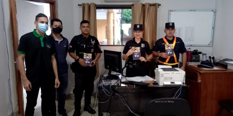 Agentes Policiales reciben asistencia mediante proyecto de contención