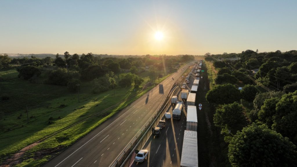 Múltiple cierre de rutas como medida de protesta ante suba de combustible