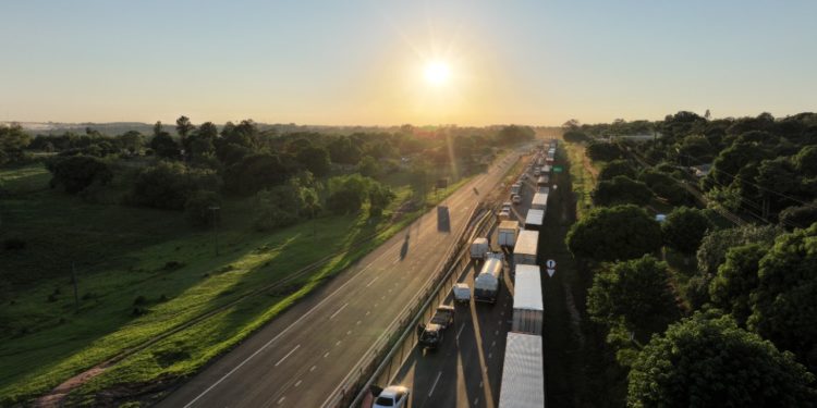 Múltiple cierre de rutas como medida de protesta ante suba de combustible