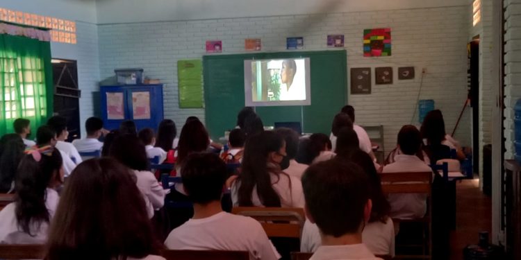 Prevención de problemáticas sociales son desarrollados en centro educativo de Lambaré.
