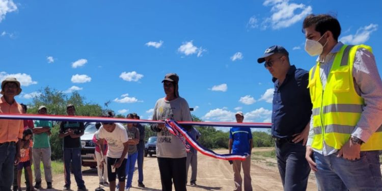 Comunidad indígena del Chaco accede por primera vez a camino de todo tiempo