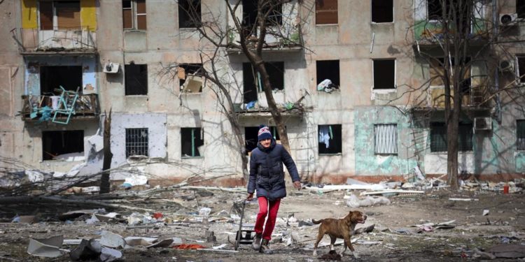 Rusia ataca zonas de Ucrania donde prometió no hacerlo