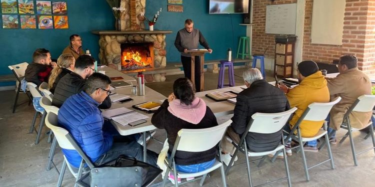 Celebran una década de formación para líderes