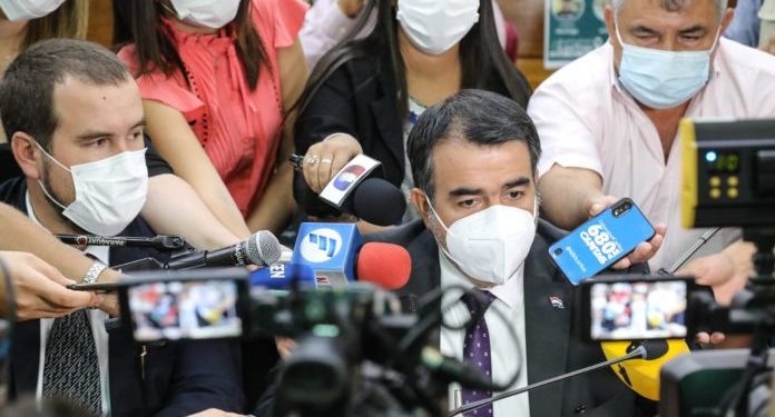 Ejecutivo planteará nueva ley para proporcionar recursos a Petropar y volver a bajar precio de combustibles