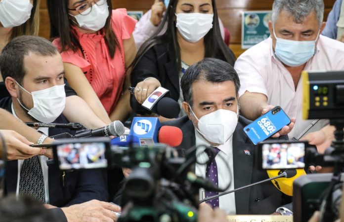 Ejecutivo planteará nueva ley para proporcionar recursos a Petropar y volver a bajar precio de combustibles