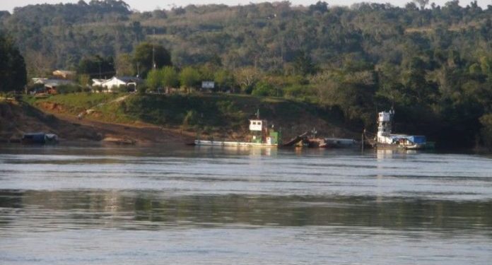 Argentina habilitó nuevos pasos seguros al Paraguay por Puerto Triunfo y Mayor Otaño Argentina habilitó nuevos pasos seguros al Paraguay por Puerto Triunfo y Mayor Otaño