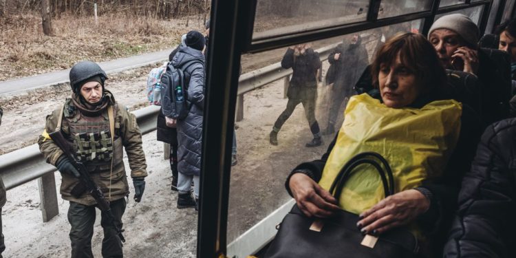 Ayuda humanitaria bloqueadas por militares rusos en Mariupol, Ucrania