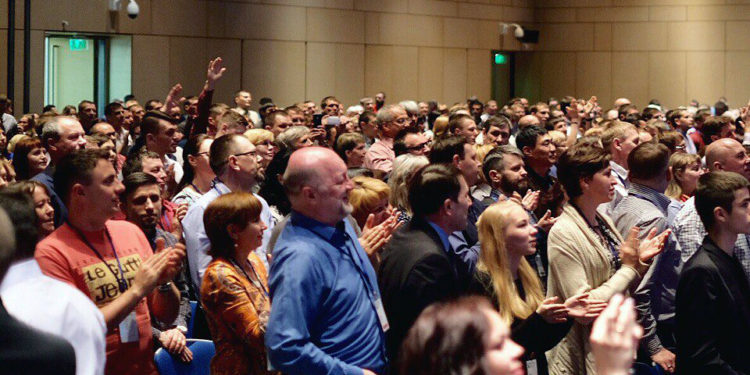 Realizan maratón de ayuno y oración por la paz en Iglesia Evangélica de Rusia