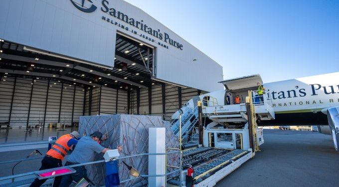 Instalan un hospital de campaña en Ucrania para atender a refugiados