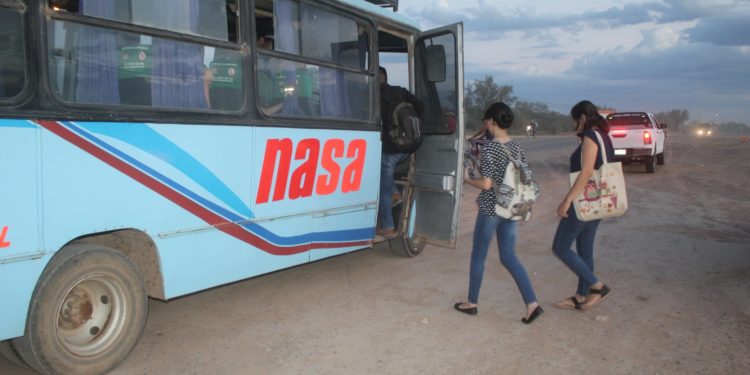 Implementan por primera vez un bus para traslado de estudiantes universitarios en el Chaco