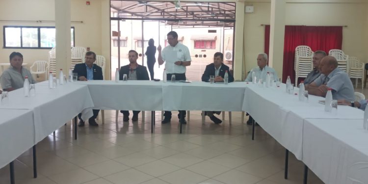 Presentaron iniciativa para un ferrocarril en el Chaco Presentaron iniciativa para un ferrocarril en el Chaco