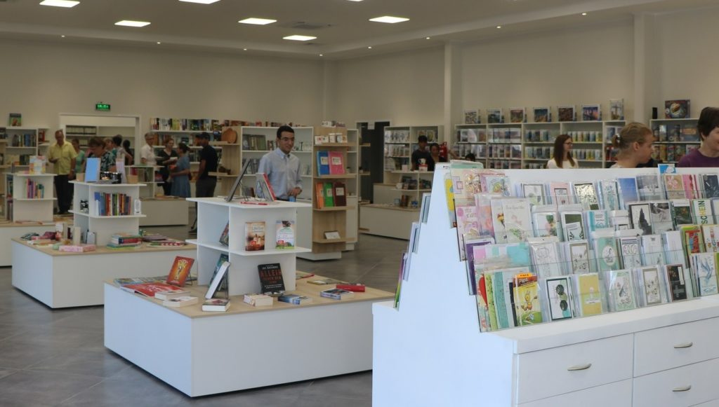 Inversión en educación: Habilitan oficialmente nuevo edificio de la librería Filadelfia Inversión en educación: Habilitan oficialmente nuevo edificio de la librería Filadelfia