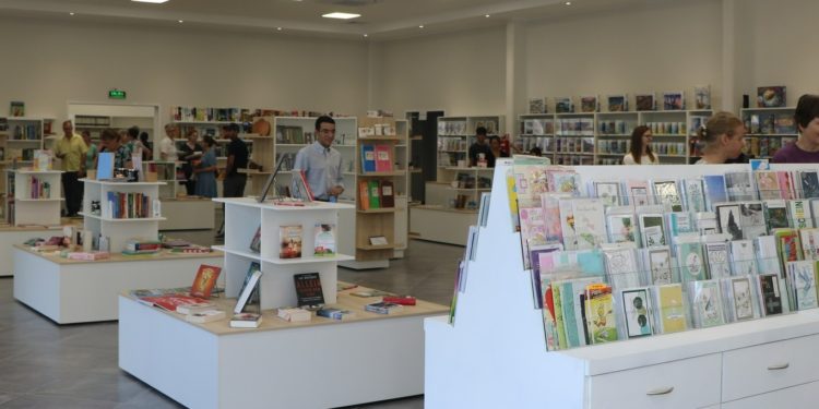 Inversión en educación: Habilitan oficialmente nuevo edificio de la librería Filadelfia Inversión en educación: Habilitan oficialmente nuevo edificio de la librería Filadelfia