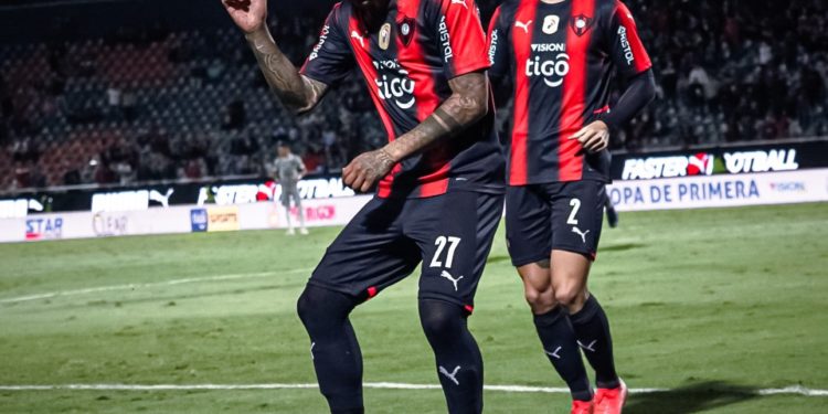 El Ciclón gana de local y recupera el liderato