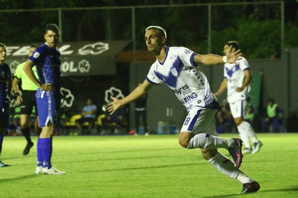 La V Azulada se impuso de local La V Azulada se impuso de local