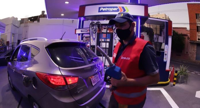 Instalan mesa de trabajo entre Gobierno y sector privado para analizar situación de combustibles