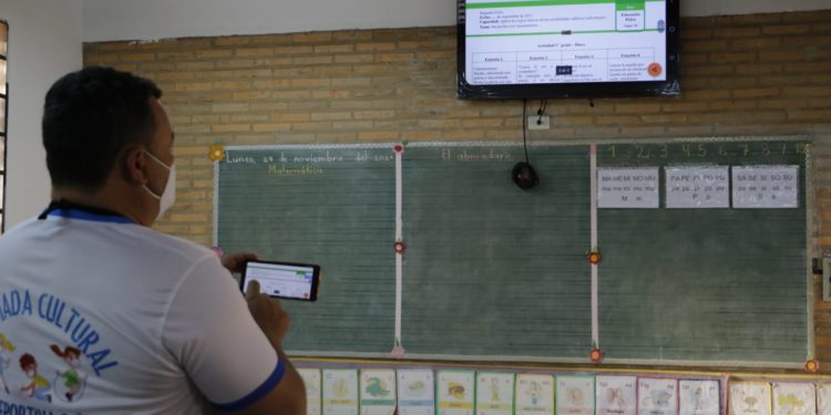Jornada Escolar Extendida contempla dotación de tecnología para enseñanza en escuelas