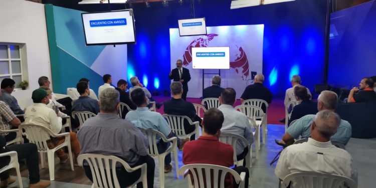 Cooperativistas y empresarios del Chaco participaron de una conferencia realizada en RCC