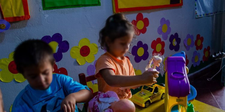 Brindan atención socioeducativa a niños con mujeres privadas de libertad