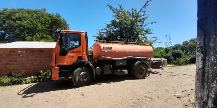 Realizan trabajos de regularización asfáltica y provisión de agua potable en el Chaco