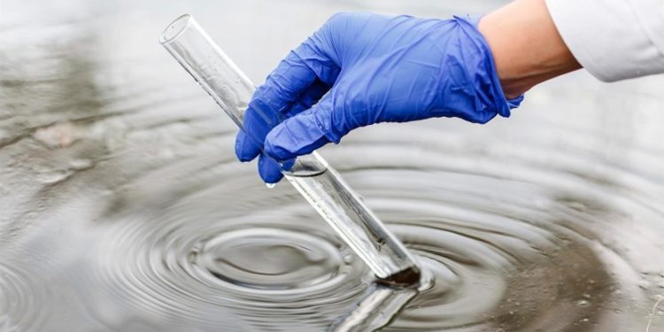 Denuncian que aguas del acuífero Patiño se encuentran contaminadas con líquido inflamable