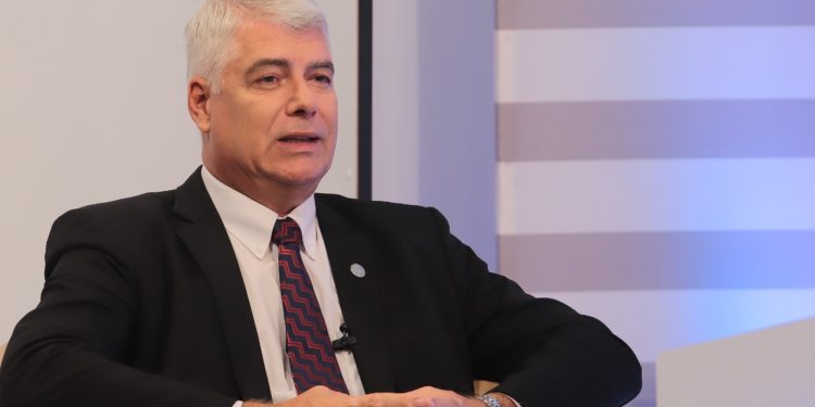 Arnoldo Wiens hablará sobre las obras viales en el Chaco y sobre las próximas elecciones 2023