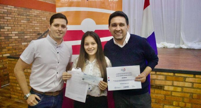 Más de 13.000 jóvenes del país se postularon para becas de grado y tecnicatura