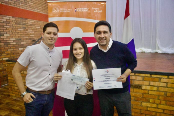 Más de 13.000 jóvenes del país se postularon para becas de grado y tecnicatura