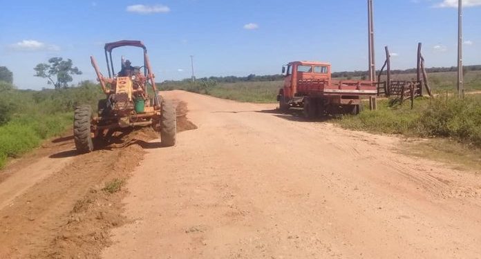 El MOPC mejora transitabilidad de caminos vecinales en Ñeembucú