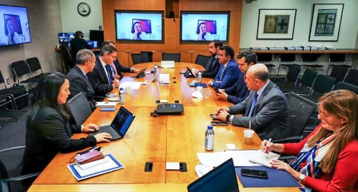 Llamosas y vicepresidente del BM comparten ideas para lograr un crecimiento más sostenible Llamosas y vicepresidente del BM comparten ideas para lograr un crecimiento más sostenible