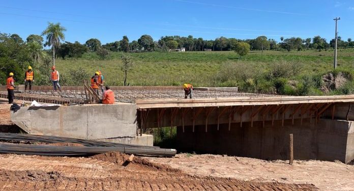 Transitan en su etapa final los ocho puentes construidos en Canindeyú y Caaguazú Transitan en su etapa final los ocho puentes construidos en Canindeyú y Caaguazú
