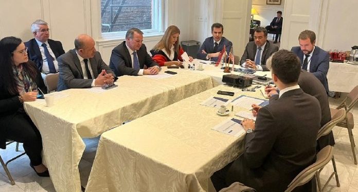 Autoridades del Ministerio de Hacienda se reunieron con agencias calificadoras de riesgo