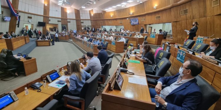 Congreso sanciona ley que autoriza a Petropar compra de combustibles sin intermediarios