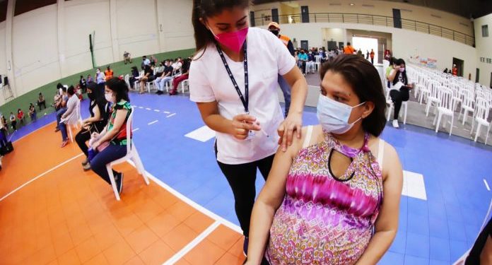 Muertes maternas por covid-19 disminuyeron en un 30 por ciento tras vacunación Muertes maternas por covid-19 disminuyeron en un 30 por ciento tras vacunación