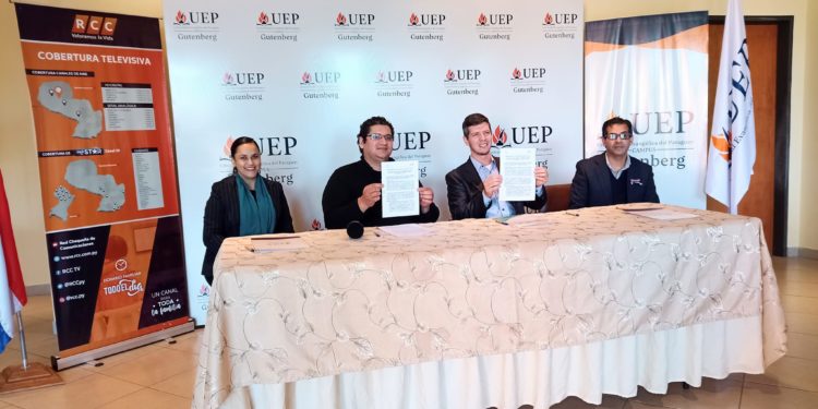 UEP Campus Gutenberg y RCC oficializan alianza que beneficiará a universitarios