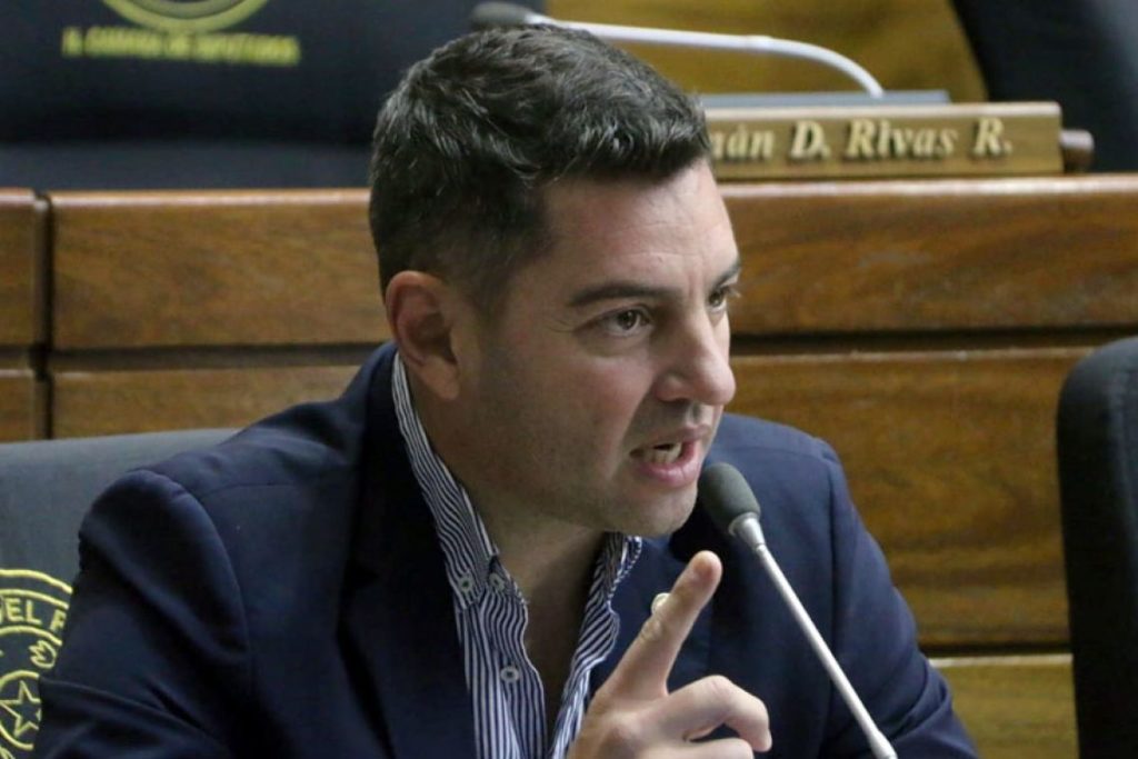 Titular de la Cámara Baja desmiente acusaciones de morosidad con Petropar