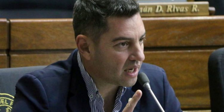 Titular de la Cámara Baja desmiente acusaciones de morosidad con Petropar