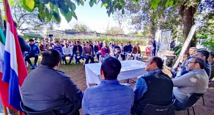 Entregan asistencia financiera a productores y emprendedores de San Cosme y Damián