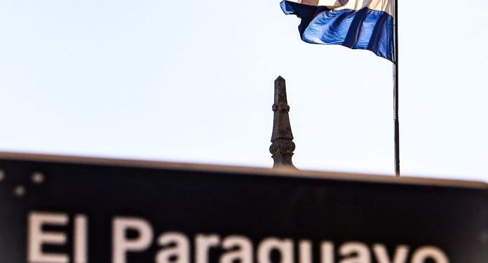 Presidente rinde homenaje a la patria con orgullo, honor y esperanza