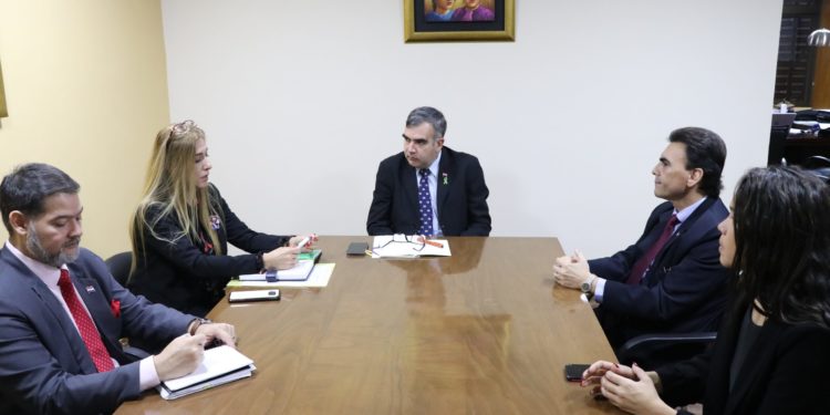 Avanza proyecto para conclusión de bachillerato de funcionarios del MUVH