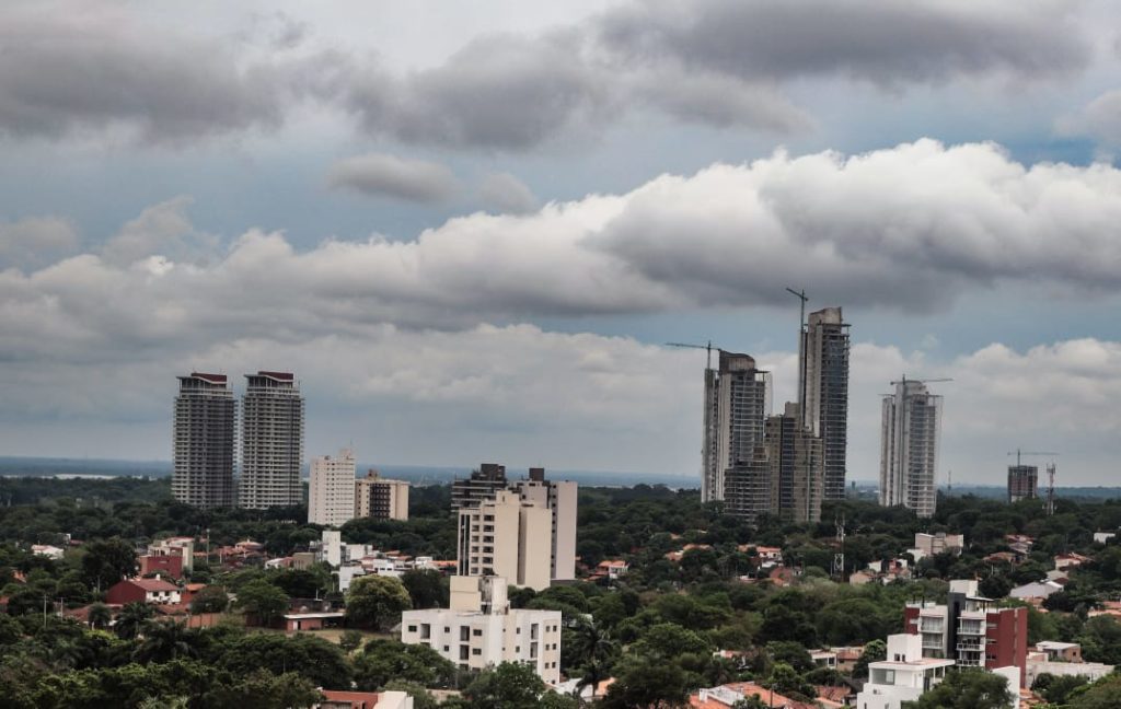 Probabilidades de tormentas continuarán durante el fin de semana en gran parte del país