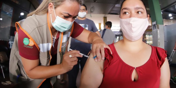 Este lunes prosigue la inmunización anticovid e influenza