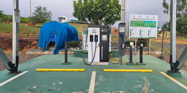 En la estación de Piribebuy instalaron adaptador de recarga para autos eléctricos