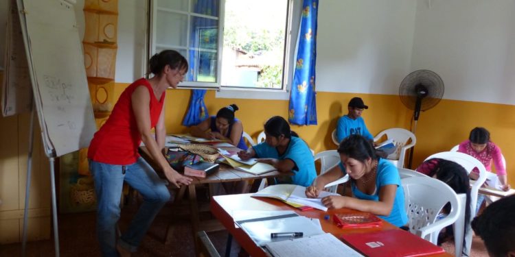 Misioneros cristianos trabajan para el desarrollo integral de comunidades indígenas