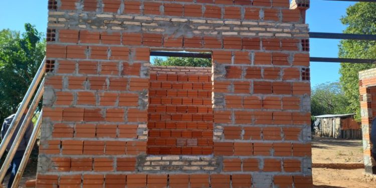 Avanza la construcción de 75 viviendas para comunidades indígenas de Presidente Hayes Avanza la construcción de 75 viviendas para comunidades indígenas de Presidente Hayes