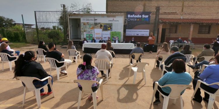 MTESS y CAMSAT organizan capacitaciones profesionales a pobladores del Bañado Tacumbú MTESS y CAMSAT organizan capacitaciones profesionales a pobladores del Bañado Tacumbú